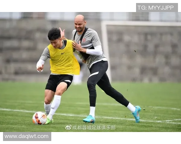 努涅斯在新赛季的表现分析与球队战术适应性探讨