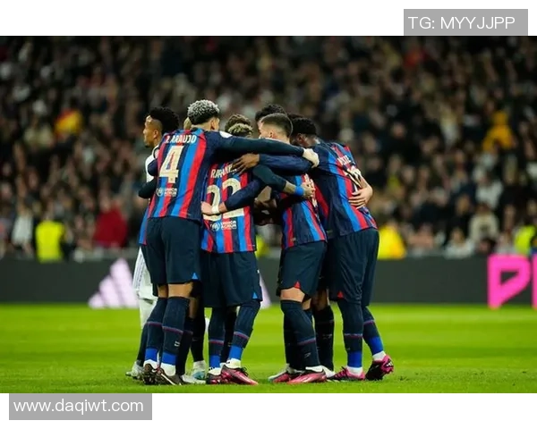 历届巴萨与皇马对决回顾：经典战役与传奇球员的巅峰对抗