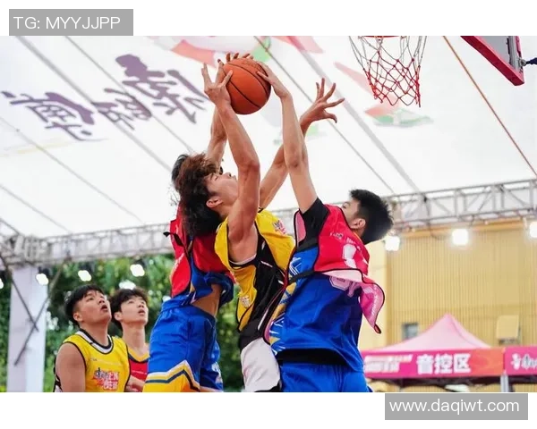 广东队与青岛队激战正酣谁能在这场篮球对决中笑到最后