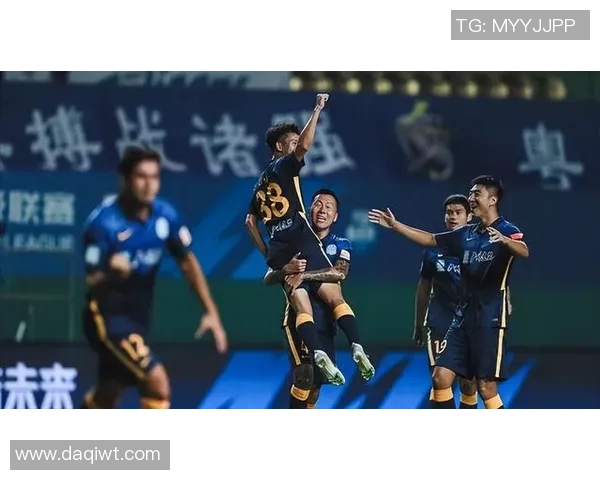 菲尔特与圣保利激战正酣比分悬念不断引发球迷热议